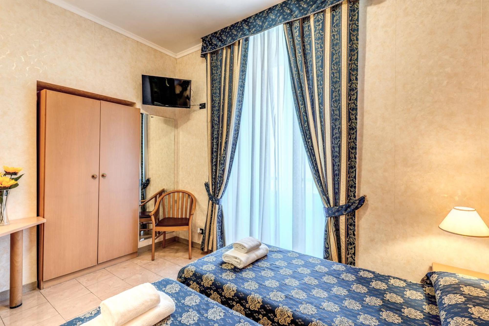 Licia Hotel *